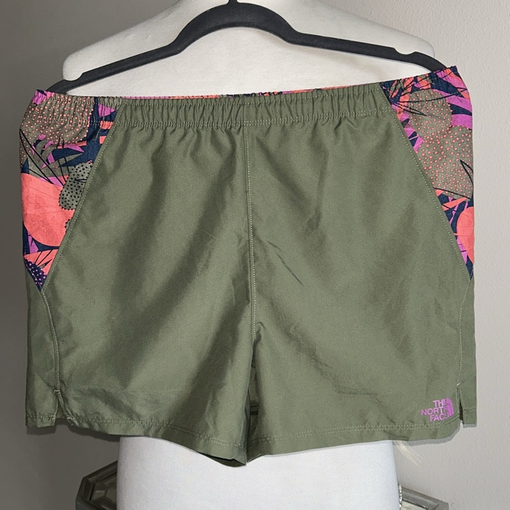 The North Face | Girls Flash Dry Shorts Size XL (18) Army Green with Print